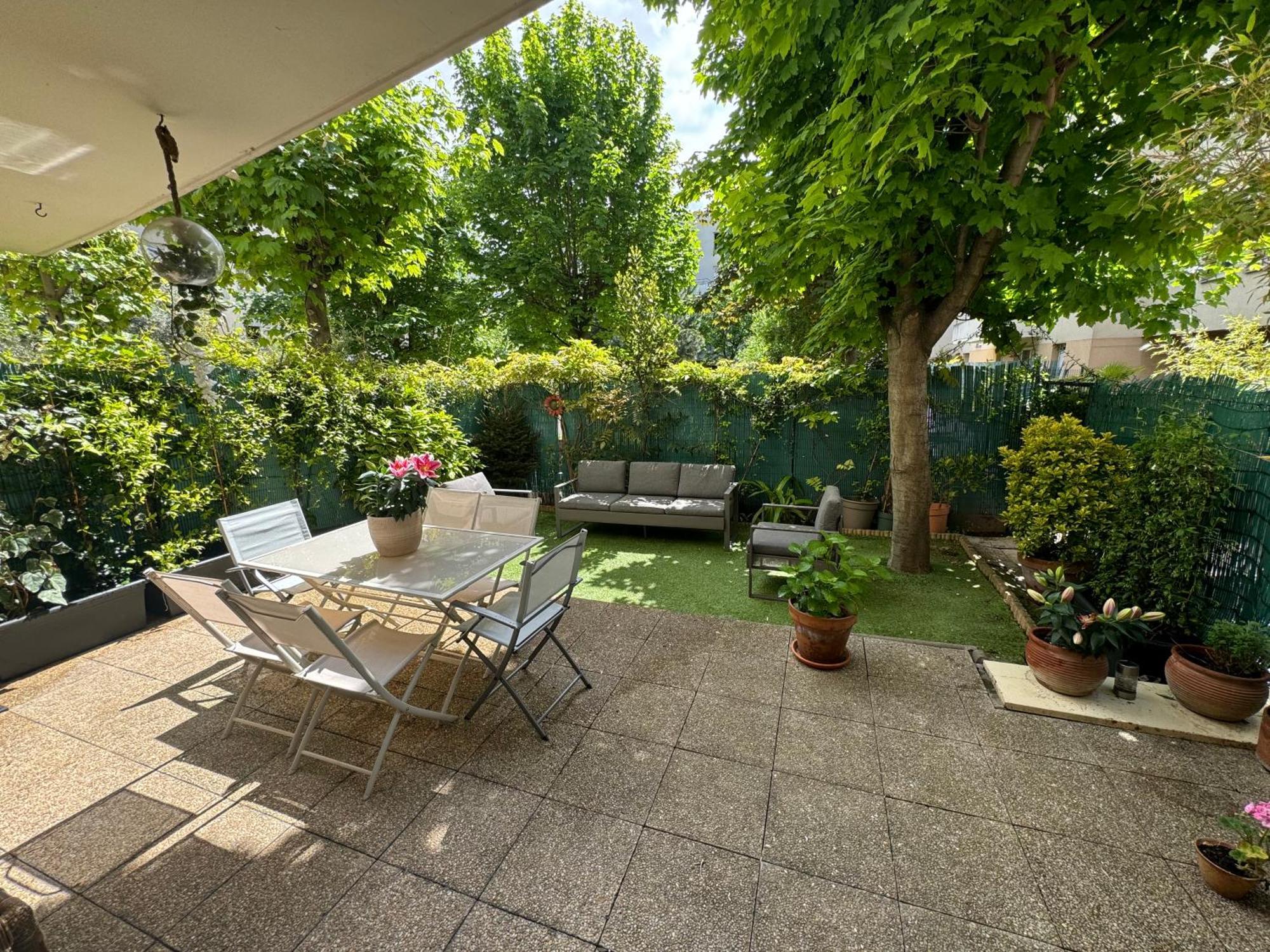 Le Jardin Du Stade By Uta House Saint-Denis  Esterno foto